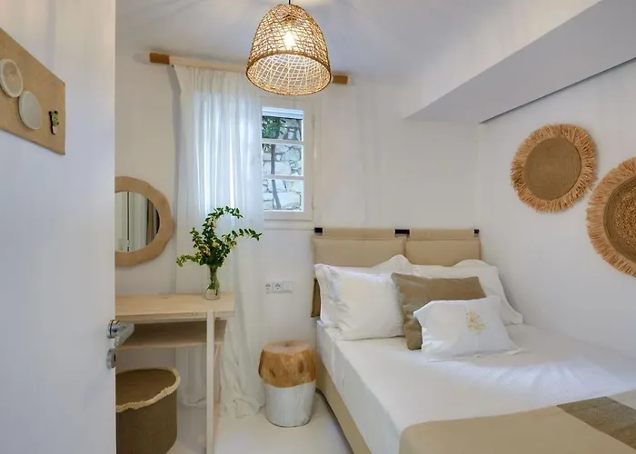 Executive Paros Villa: Beachfront Supreme With Private Pool * Ambelas