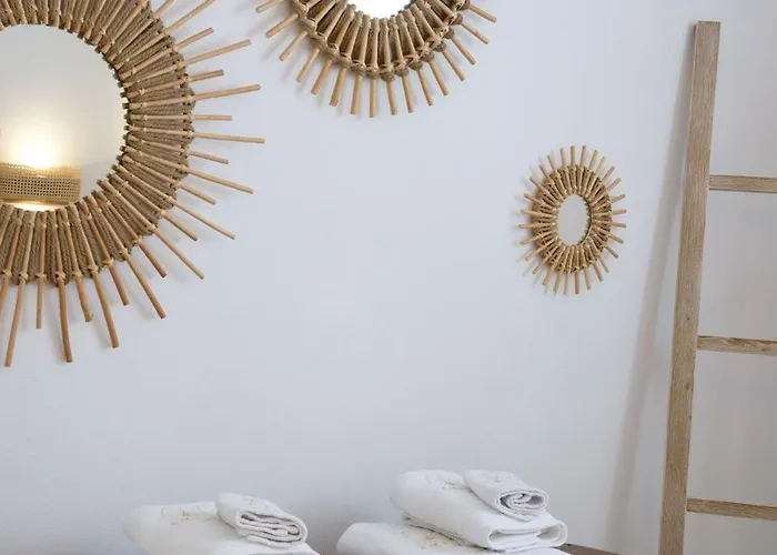 Executive Paros Villa: Beachfront Supreme With Private Pool * Ambelas