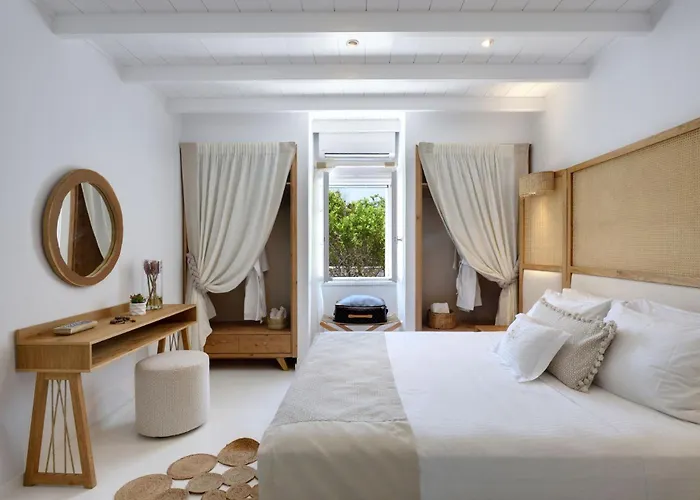 Executive Paros Villa: Beachfront Supreme With Private Pool * Ambelas