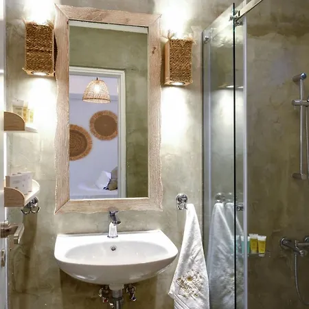 Executive Paros 5 Bedrooms Beachfront Supreme Beachfront Sea Views&private Pool Villa