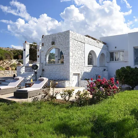 Executive Paros 5 Bedrooms Beachfront Supreme Beachfront Sea Views&private Pool Villa Ambelas